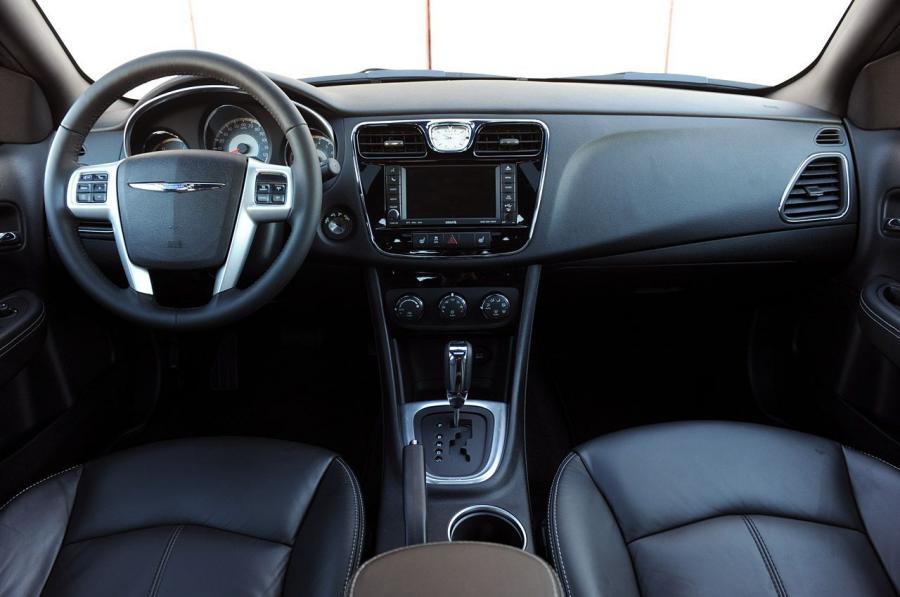  Chrysler 200 2011 года  (фото 34 из 122)